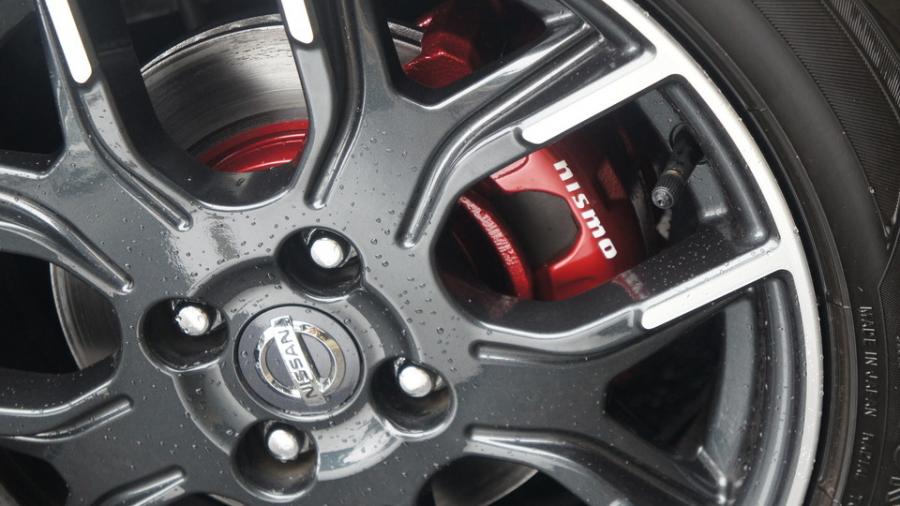 キャリパー塗装施工事例：ニッサンノート　キャリパー塗装・ローター塗装・ドラム塗装　COLOR:オリジナルレッド（調色） IMG69_2003_pLHXzG_sub4.jpg