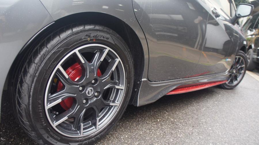 キャリパー塗装施工事例：ニッサンノート　キャリパー塗装・ローター塗装・ドラム塗装　COLOR:オリジナルレッド（調色） IMG69_2003_pLHXzG_sub5.jpg