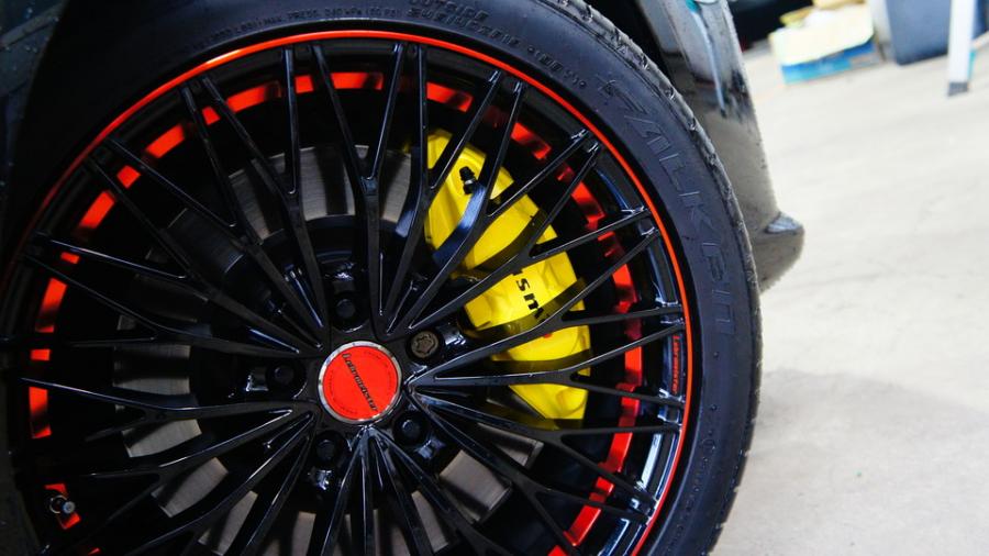 キャリパー塗装施工事例：スカイライン　キャリパー塗装COLOR:#020 hawaiian passion yellow IMG69_2009_nMyNtB_sub4.jpg