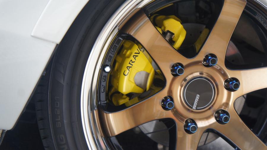 キャリパー塗装施工事例：ニッサンキャラバン　キャリパー塗装　COLOR:#002 giallo modena IMG69_2153_vXD1t0_sub4.jpg