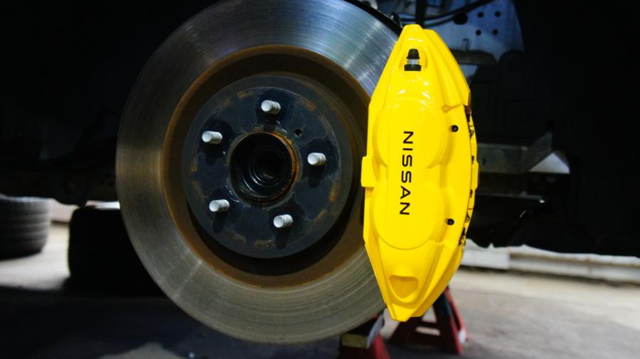 キャリパー塗装施工事例：スカイラインV37　キャリパー塗装COLOR:#002 giallo modena IMG69_2160_Wz2GX4_sub1.jpg