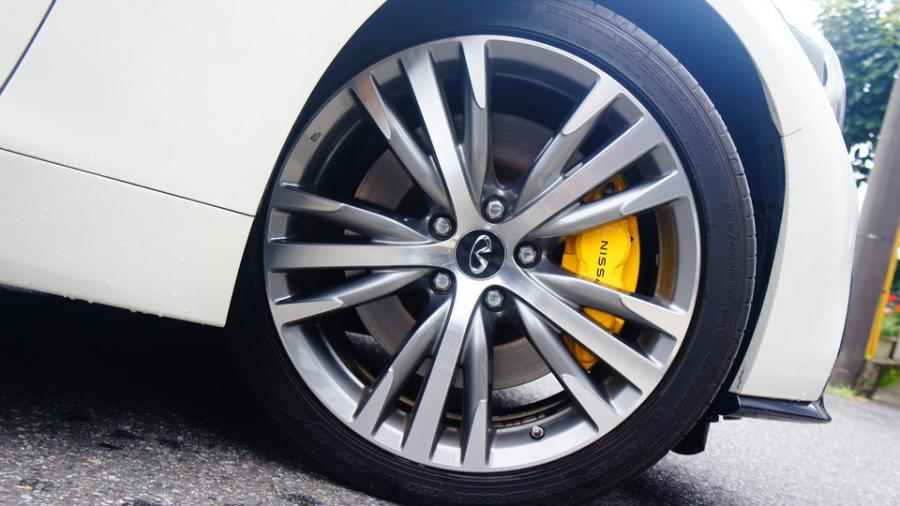 キャリパー塗装施工事例：スカイラインV37　キャリパー塗装COLOR:#002 giallo modena IMG69_2160_Wz2GX4_sub3.jpg