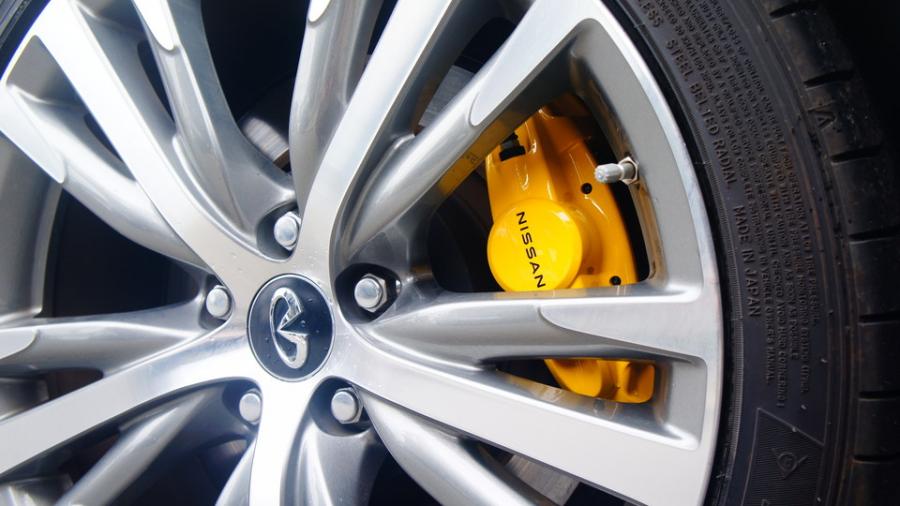 キャリパー塗装施工事例：スカイラインV37　キャリパー塗装COLOR:#002 giallo modena IMG69_2160_Wz2GX4_sub7.jpg