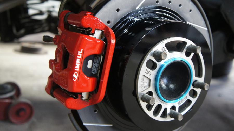 キャリパー塗装施工事例：ニッサンジューク　キャリパー塗装COLOR:#001 Italian losso solid　ローター塗装COLOR:#005 Deep coal black　ローター加工Type:DS4 IMG69_2188_At6WNF_sub2.jpg