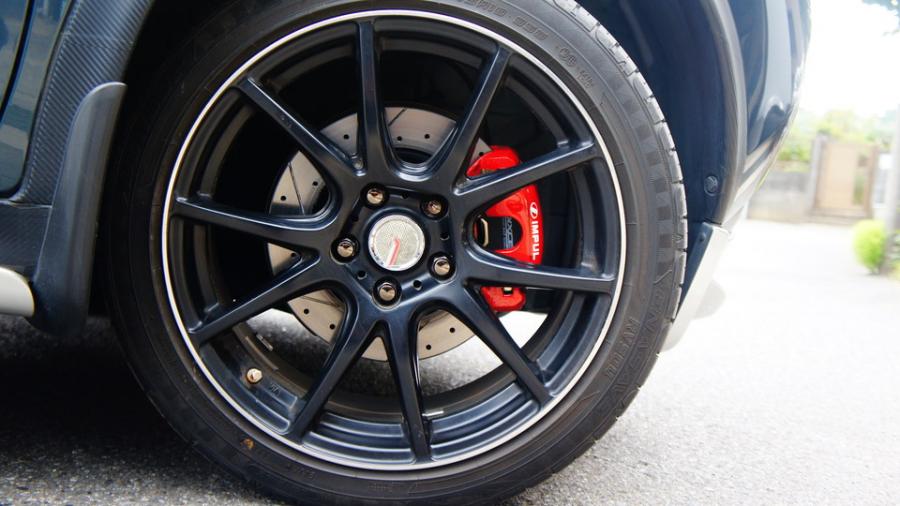 キャリパー塗装施工事例：ニッサンジューク　キャリパー塗装COLOR:#001 Italian losso solid　ローター塗装COLOR:#005 Deep coal black　ローター加工Type:DS4 IMG69_2188_At6WNF_sub4.jpg