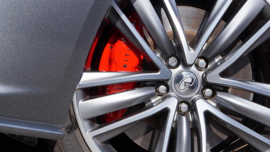 キャリパー塗装施工事例：スカイラインV37　キャリパー塗装COLOR：#001 Italian losso solid IMG69_2217_7hC6qx_sub4.jpg