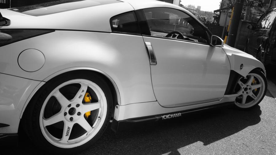 キャリパー塗装施工事例：ニッサンZ　キャリパー塗装COLOR:#002 giallo modena IMG69_2284_GcJd2F_sub4.jpg