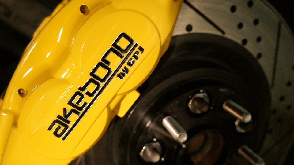 スカラインＶ36 akebonoキャリパー塗装　カラー：#001 Italian losso solid＆#002 giallo modenaアシンメトリー