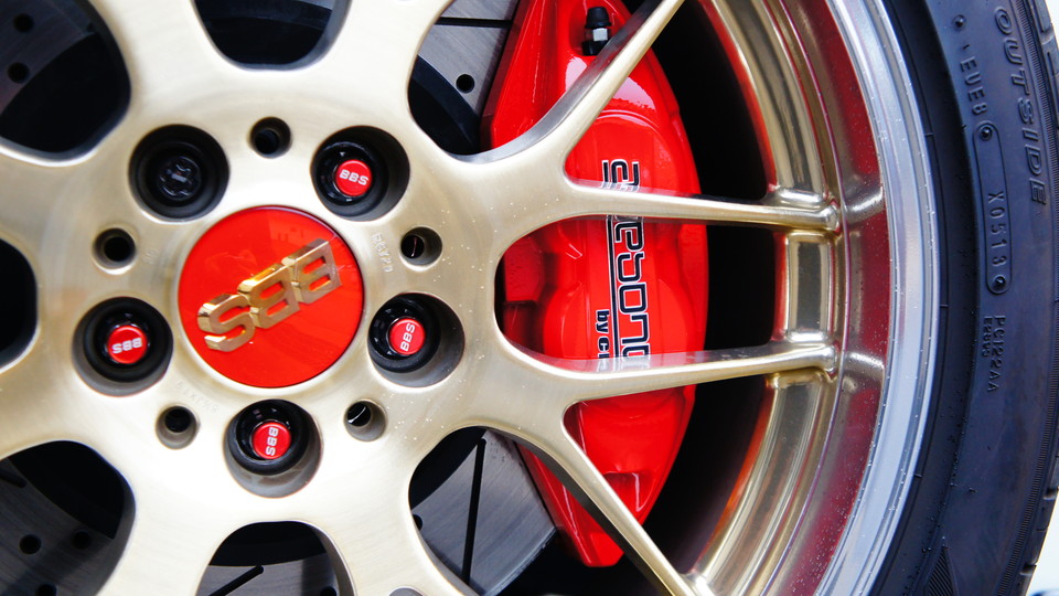 キャリパー塗装施工事例：スカラインＶ36 akebonoキャリパー塗装　カラー：#001 Italian losso solid＆#002 giallo modenaアシンメトリー IMG69_639_limrFh_sub3.jpg