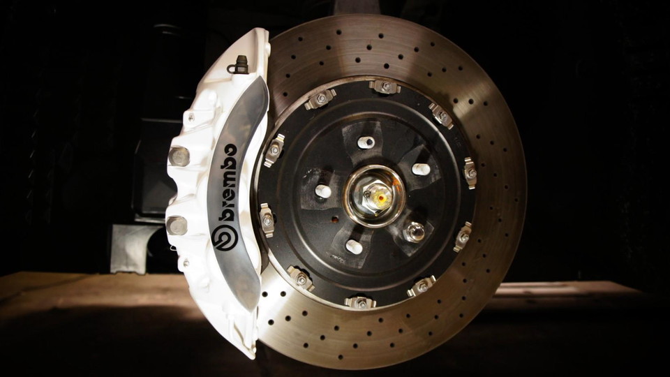 キャリパー塗装施工事例：ニッサン35GT-R 北米モデル キャリパー塗装＆ハイポリッシュ加工★COLOR:premium white pearl#007 IMG69_776_gPZpod_sub2.jpg