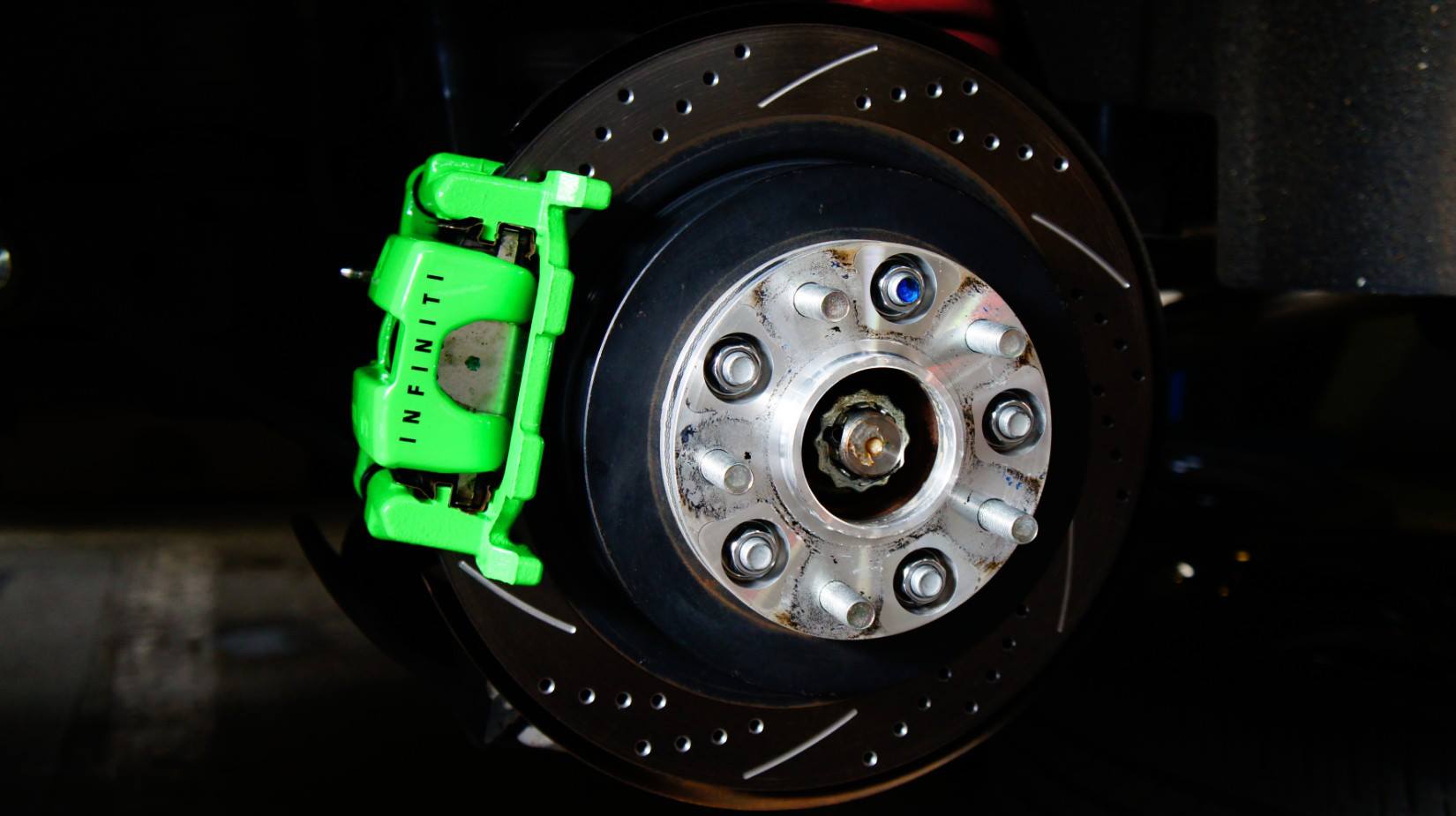 キャリパー塗装施工事例：INFINITI FX35キャリパー塗装+LOGO＆ローター加工★COLOR:MONSTER GREEN&ローター加工Type：C6S8D IMG69_819_ZulwWp_sub1.jpg
