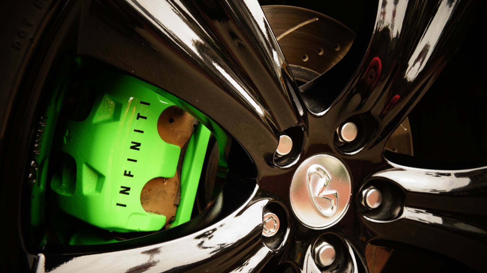 キャリパー塗装施工事例：INFINITI FX35キャリパー塗装+LOGO＆ローター加工★COLOR:MONSTER GREEN&ローター加工Type：C6S8D IMG69_819_ZulwWp_sub2.jpg