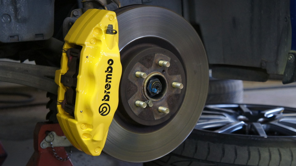 スバルレガシィ ブレンボキャリパー塗装　COLOR:#002 giallo modena