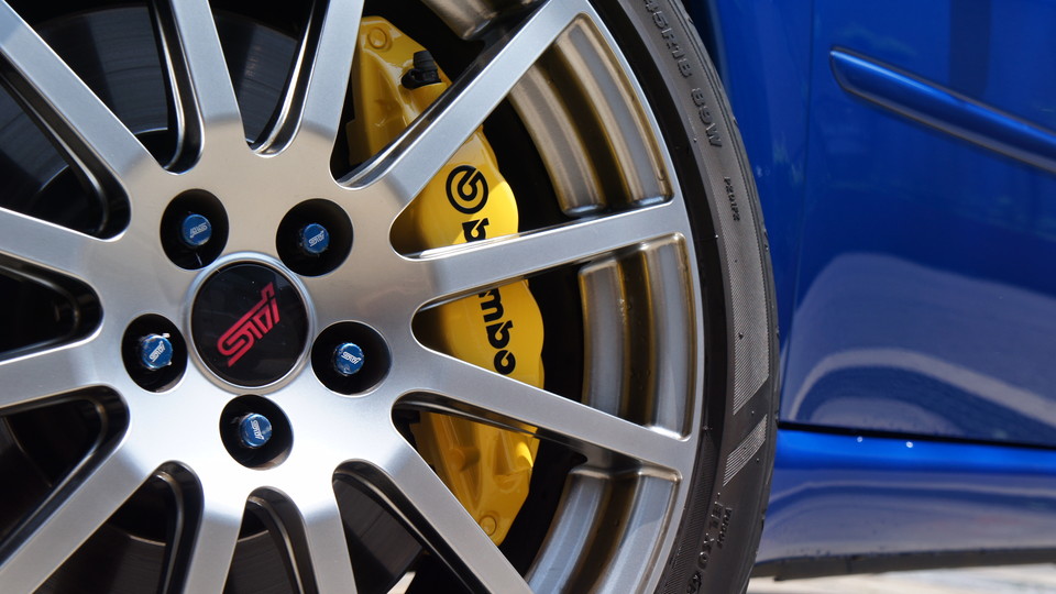 キャリパー塗装施工事例：スバルレガシィ ブレンボキャリパー塗装　COLOR:#002 giallo modena IMG70_1019_8KVrAv_sub4.jpg