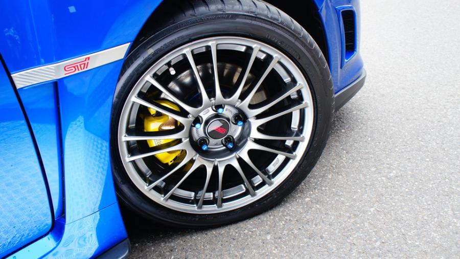 インプレッサWRX　キャリパー塗装　COLOR:#020 hawaiian passion yellow