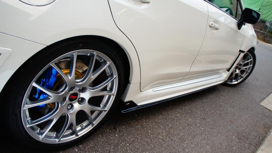 キャリパー塗装施工事例：スバルインプレッサＳ207STI　キャリパー塗装＆ローター塗装　ＣＯＬＯＲ：#1111 Charm gross candy blue＆ゴールド系＆ルーフカーボンラッピング IMG70_1434_HTSZqi_sub10.jpg