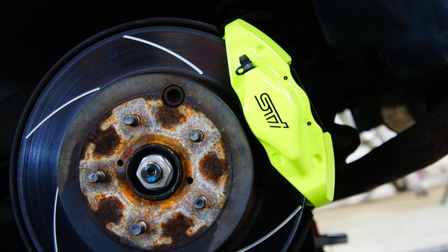 キャリパー塗装施工事例：インプレッサ　キャリパー塗装＆ローター加工　COLOR:#1116 Acid green　加工Type:C6S IMG70_1647_upsKzj_sub2.jpg