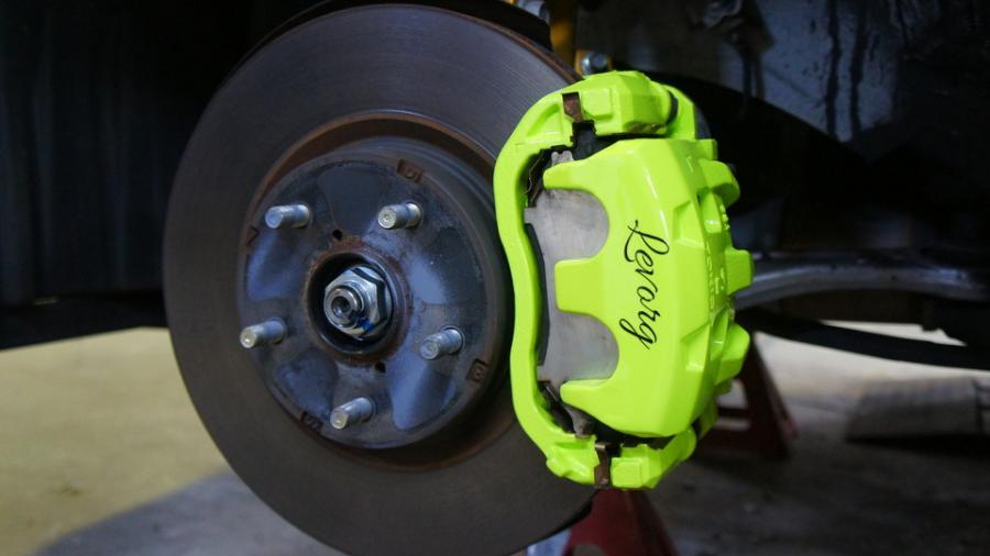 キャリパー塗装施工事例：スバルレヴォーグ　キャリパー塗装　COLOR:#1116 Acid green IMG70_1818_S9YiTw_sub1.jpg