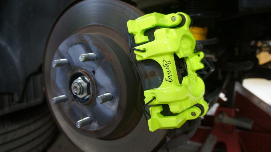 キャリパー塗装施工事例：スバルレヴォーグ　キャリパー塗装　COLOR:#1116 Acid green IMG70_1818_S9YiTw_sub2.jpg