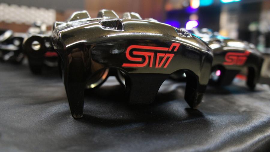 キャリパー塗装施工事例：インプレッサ　キャリパー塗装COLOR:#009 Hyper metallic black IMG70_1912_Nuzq6u_sub1.jpg