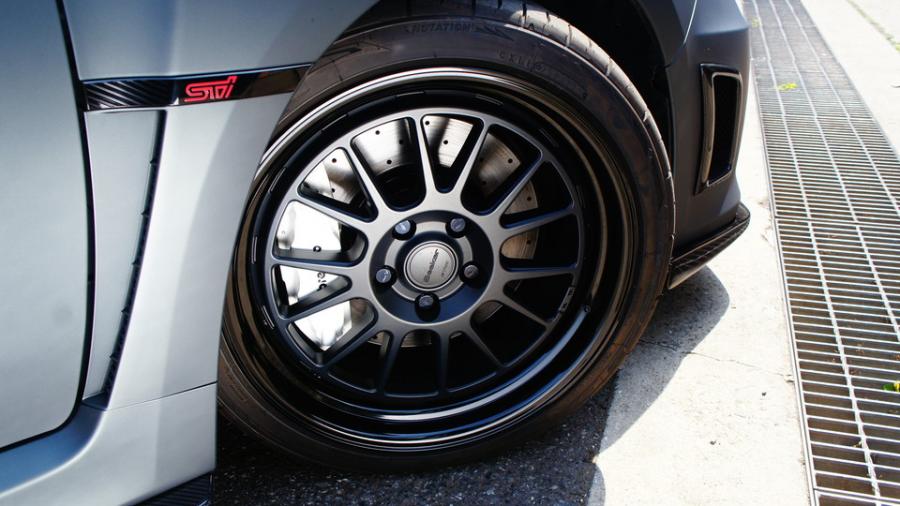 キャリパー塗装施工事例：インプレッサ　キャリパー塗装COLOR:#007 Premium whitepearl　ローター塗装COLOR:#005 Deep coal black IMG70_1951_MXOpUj_sub5.jpg