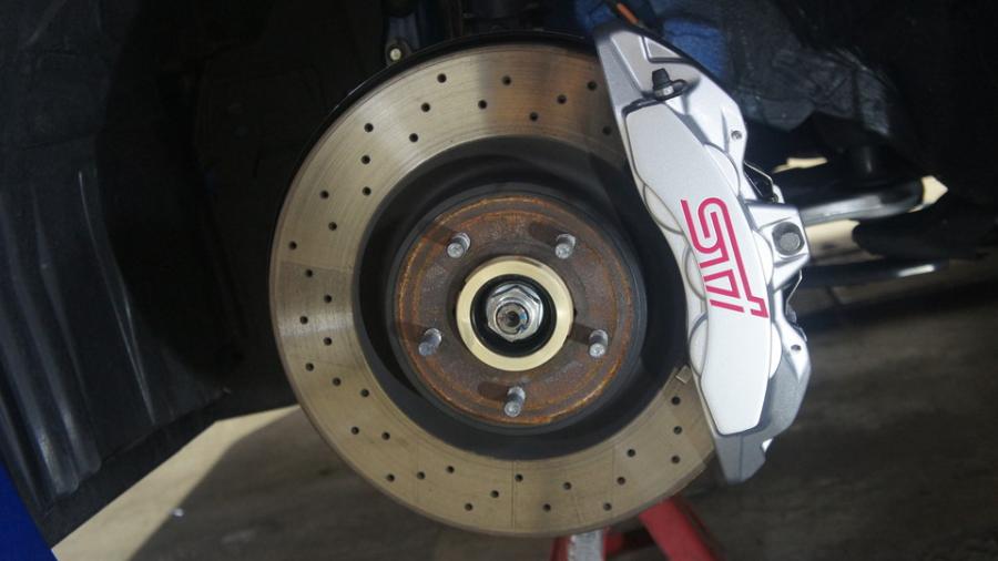 キャリパー塗装施工事例：スバルWRX STI　キャリパー塗装COLOR:#052 Premium platinum silver IMG70_1998_2Ed8oY_sub1.jpg