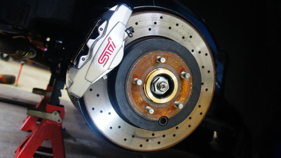 キャリパー塗装施工事例：スバルWRX STI　キャリパー塗装COLOR:#052 Premium platinum silver IMG70_1998_2Ed8oY_sub2.jpg