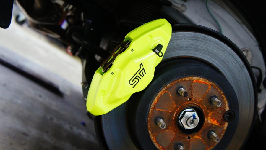 キャリパー塗装施工事例：スバルWRX STI　キャリパー塗装COLOR:#1116 Acid green IMG70_2013_fhzL1z_sub2.jpg