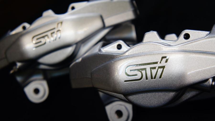 スバルSTI　キャリパー塗装COLOR:#052 Premium platinum silver