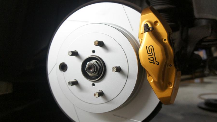 キャリパー塗装施工事例：スバルインプレッサSTI　キャリパー塗装　COLOR:#003 Tokyo midnight gold IMG70_2156_cPKmEq_sub2.jpg