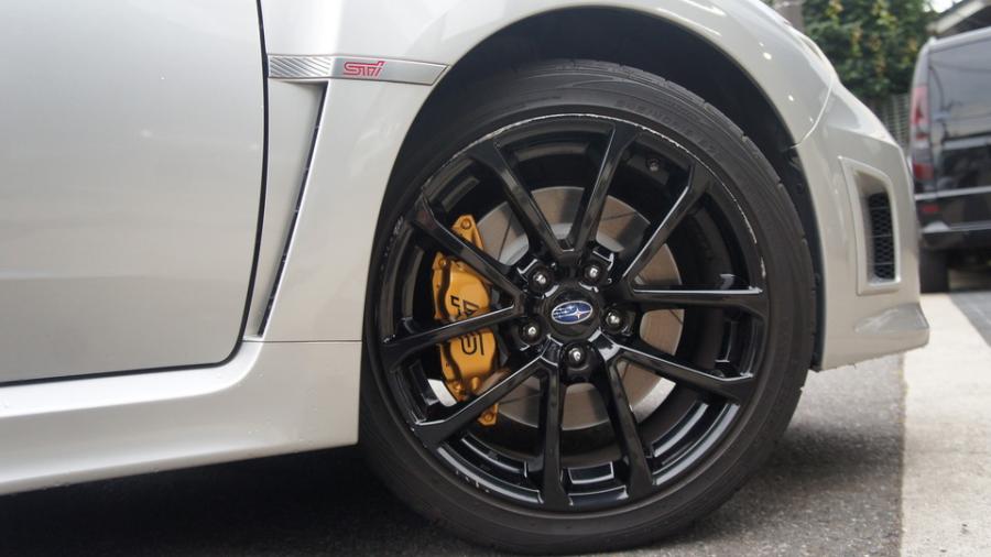 キャリパー塗装施工事例：スバルインプレッサSTI　キャリパー塗装　COLOR:#003 Tokyo midnight gold IMG70_2156_cPKmEq_sub4.jpg