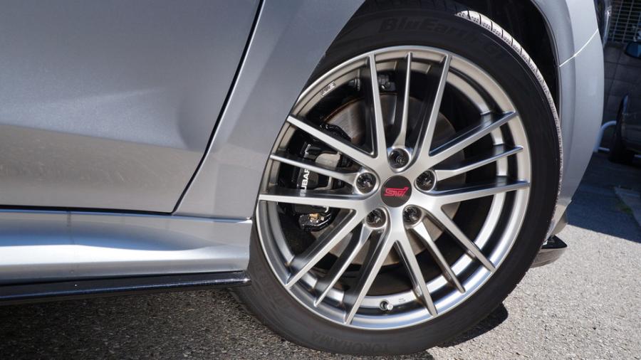 キャリパー塗装施工事例：レヴォーグ　キャリパー塗装COLOR:#005 Deep coal black IMG70_2356_dgKBBX_sub4.jpg