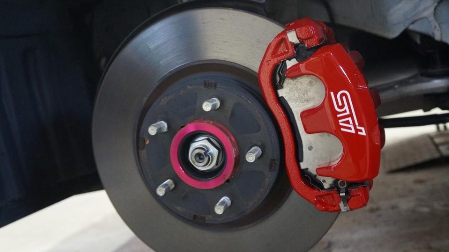 キャリパー塗装施工事例：スバルレヴォーク　キャリパー塗装COLOR:#001 Italian losso solid IMG70_2378_wOgCXA_sub1.jpg