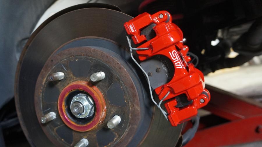 キャリパー塗装施工事例：スバルレヴォーク　キャリパー塗装COLOR:#001 Italian losso solid IMG70_2378_wOgCXA_sub2.jpg