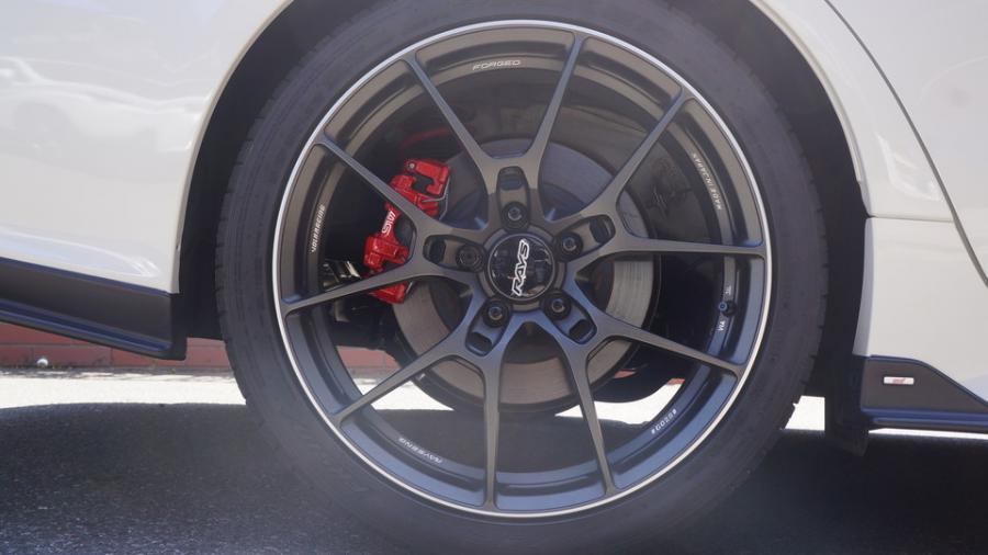 キャリパー塗装施工事例：スバルレヴォーク　キャリパー塗装COLOR:#001 Italian losso solid IMG70_2378_wOgCXA_sub6.jpg