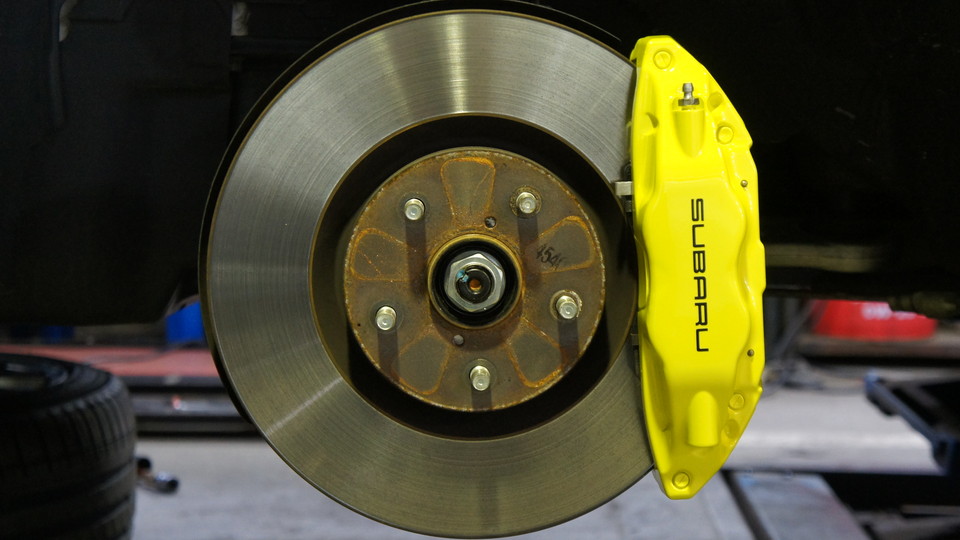 キャリパー塗装施工事例：スバルインプレッサ純正キャリパー塗装　ＣＯＬＯＲ：	#020 hawaiian passion yellow IMG70_987_uOvpk9_sub1.jpg