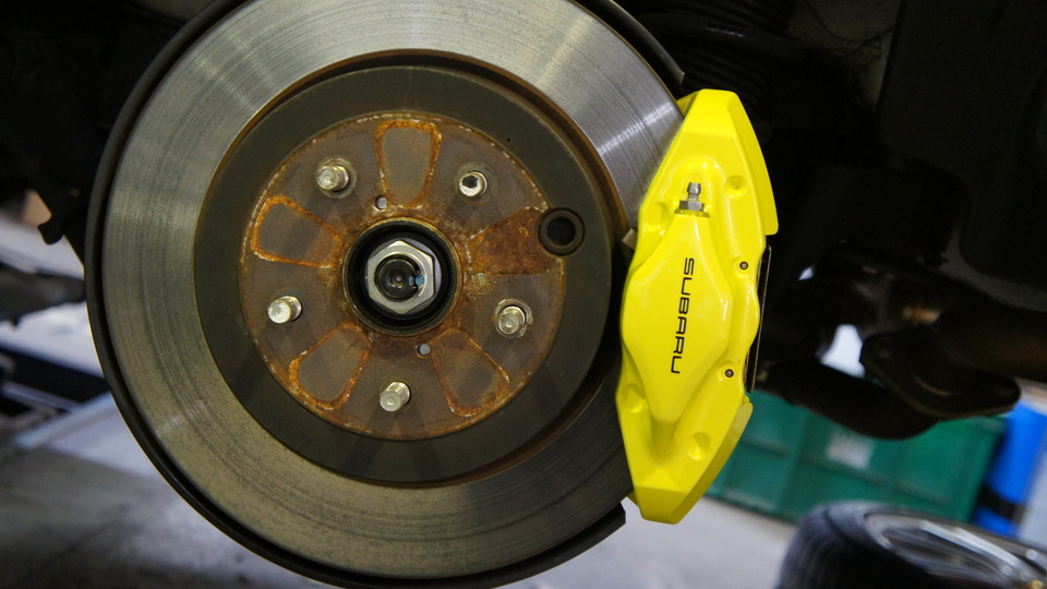 キャリパー塗装施工事例：スバルインプレッサ純正キャリパー塗装　ＣＯＬＯＲ：	#020 hawaiian passion yellow IMG70_987_uOvpk9_sub2.jpg