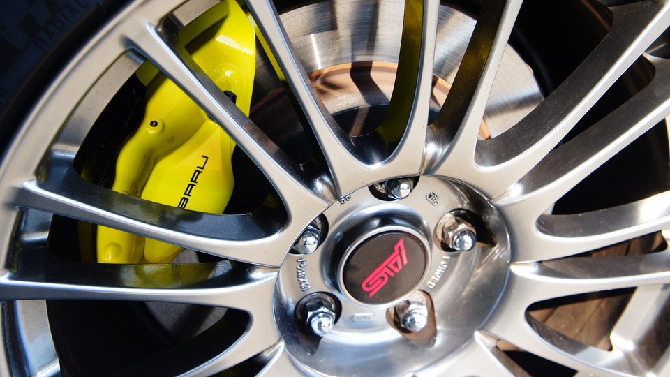 キャリパー塗装施工事例：スバルインプレッサ純正キャリパー塗装　ＣＯＬＯＲ：	#020 hawaiian passion yellow IMG70_987_uOvpk9_sub4.jpg