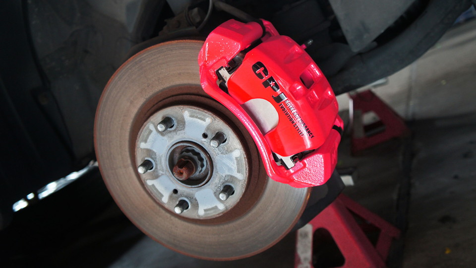 キャリパー塗装施工事例：トヨタクルーガー純正キャリパー塗装　ＣＯＬＯＲ：アシンメトリー蛍光シリーズ（マゼンダ・イエロー） IMG72_1193_paTZwP_sub2.jpg