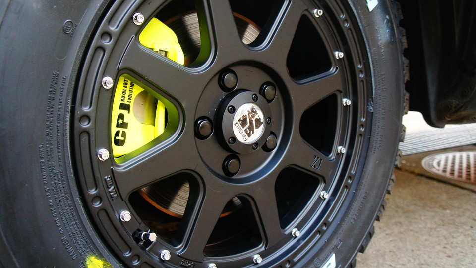 キャリパー塗装施工事例：トヨタクルーガー純正キャリパー塗装　ＣＯＬＯＲ：アシンメトリー蛍光シリーズ（マゼンダ・イエロー） IMG72_1193_paTZwP_sub3.jpg