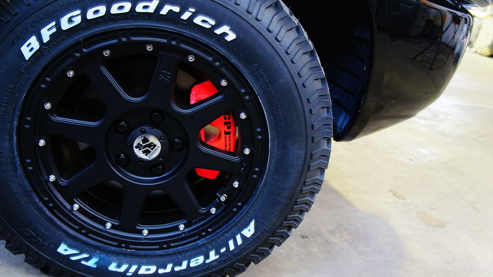 キャリパー塗装施工事例：トヨタクルーガー純正キャリパー塗装　ＣＯＬＯＲ：アシンメトリー蛍光シリーズ（マゼンダ・イエロー） IMG72_1193_paTZwP_sub6.jpg