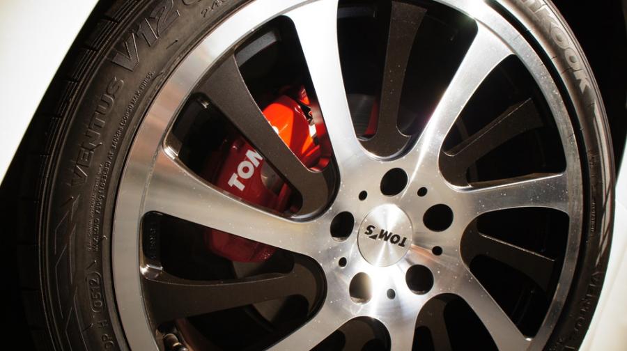 キャリパー塗装施工事例：アルファード純正キャリパー塗装　COLOR：#001 Italian losso solid IMG72_1353_GkxLw9_sub3.jpg