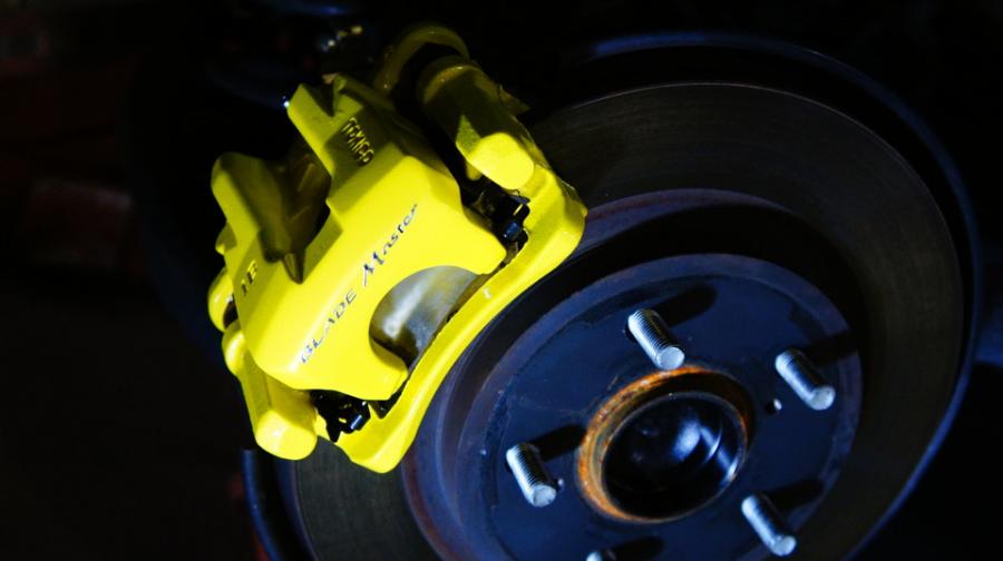 キャリパー塗装施工事例：トヨタブレイドマスター　キャリパー塗装　COLOR:#020 hawaiian passion yellow IMG72_1378_MpAf4I_sub1.jpg