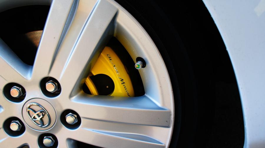 キャリパー塗装施工事例：トヨタブレイドマスター　キャリパー塗装　COLOR:#020 hawaiian passion yellow IMG72_1378_MpAf4I_sub3.jpg