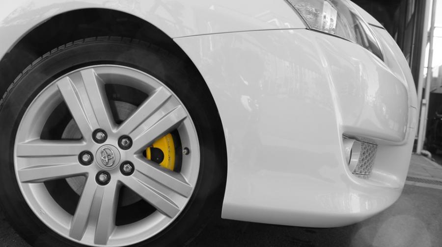 キャリパー塗装施工事例：トヨタブレイドマスター　キャリパー塗装　COLOR:#020 hawaiian passion yellow IMG72_1378_MpAf4I_sub5.jpg