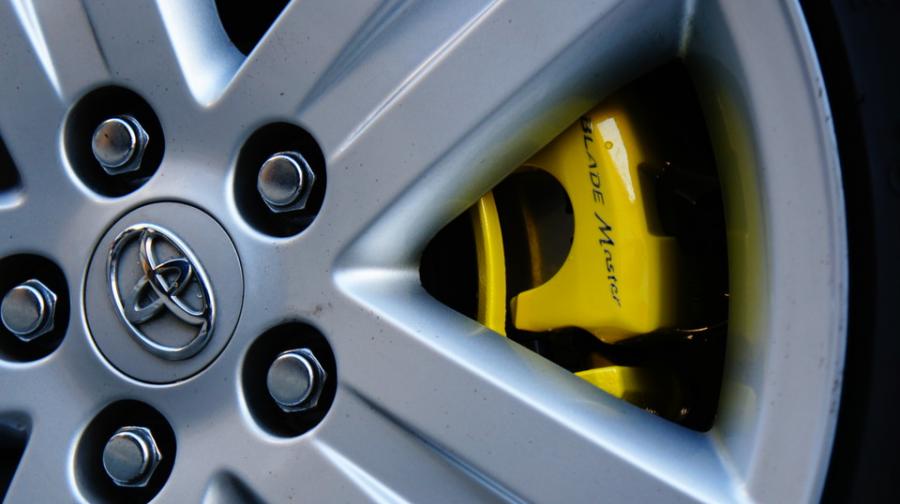 キャリパー塗装施工事例：トヨタブレイドマスター　キャリパー塗装　COLOR:#020 hawaiian passion yellow IMG72_1378_MpAf4I_sub6.jpg