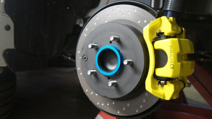 キャリパー塗装施工事例：プリウスα　キャリパー塗装＆ローター加工　COLOR：#020 hawaiian passion yellow　加工Type：DDP IMG72_1437_ceeZ9x_sub2.jpg