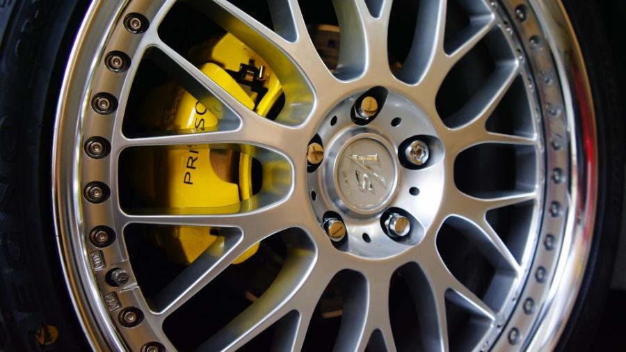 キャリパー塗装施工事例：プリウスα　キャリパー塗装＆ローター加工　COLOR：#020 hawaiian passion yellow　加工Type：DDP IMG72_1437_ceeZ9x_sub3.jpg