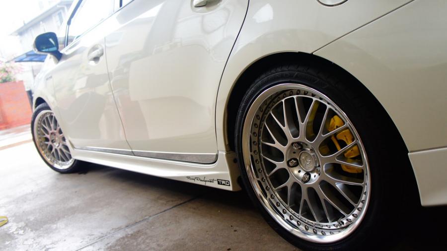 キャリパー塗装施工事例：プリウスα　キャリパー塗装＆ローター加工　COLOR：#020 hawaiian passion yellow　加工Type：DDP IMG72_1437_ceeZ9x_sub6.jpg