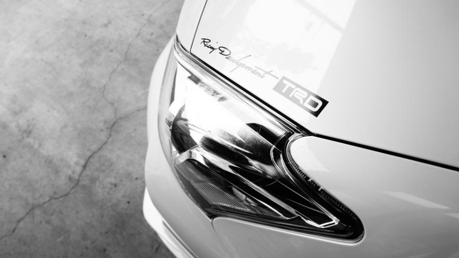 キャリパー塗装施工事例：プリウスα　キャリパー塗装＆ローター加工　COLOR：#020 hawaiian passion yellow　加工Type：DDP IMG72_1437_ceeZ9x_sub7.jpg